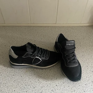 Philippe Model - Svarta Philippe Model skor,Skick 10/10                                          Nypris 3000, Från Farfetch 