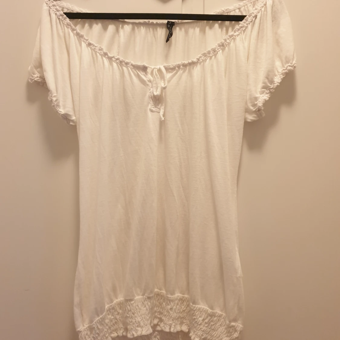 Vit topp off shoulder