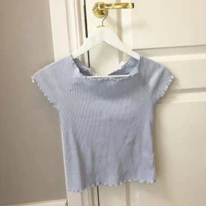 Topp storlek XS - Topp i storlek XS i nyskick. 50 kr + frakt 