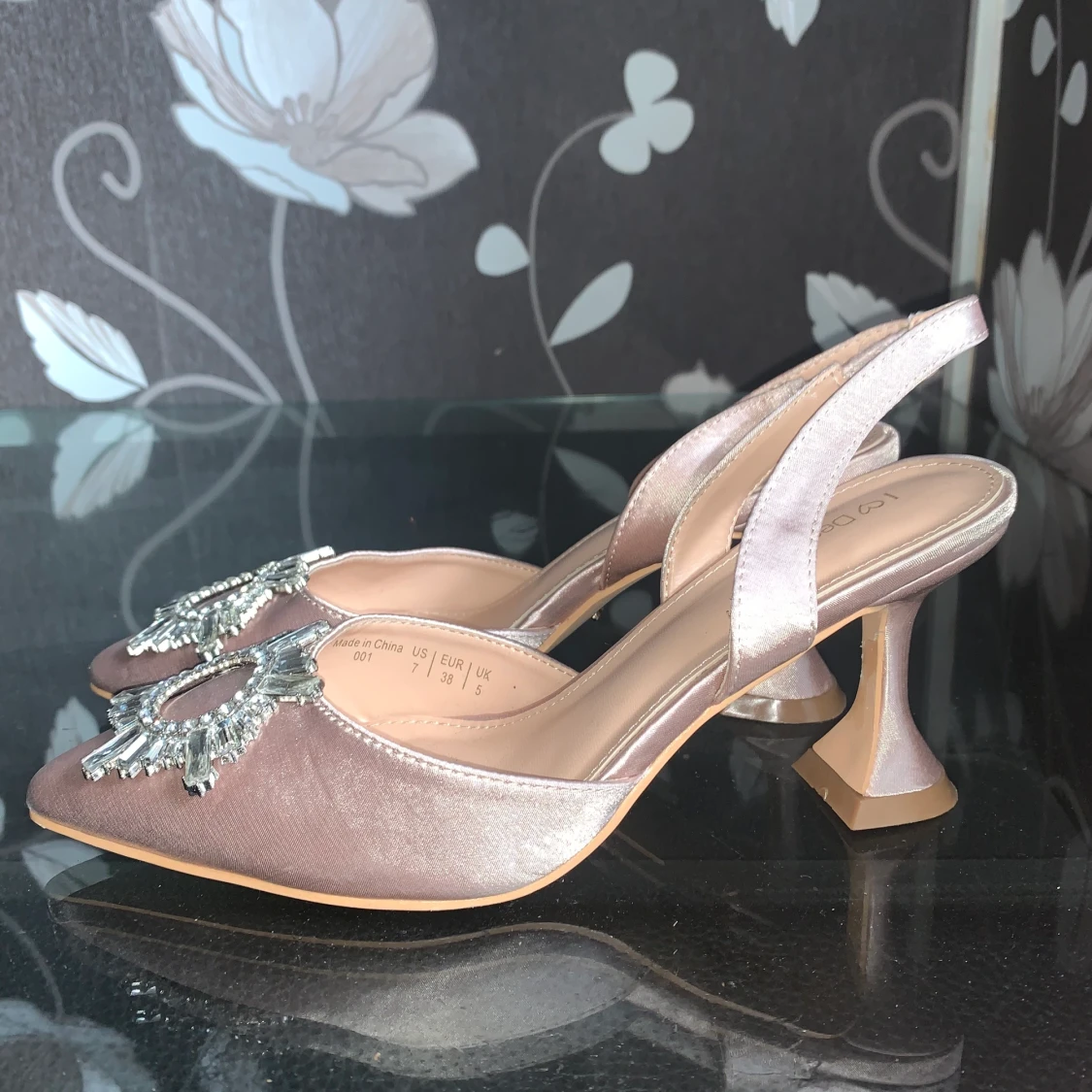 Amina muaddi liknande skor  - 91