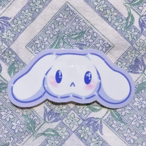 Söt vit kanin sticker💕 - Söt vit kanin sticker💕 Klistermärkena kostar 20kr styck! De är UV laminerade så de klarar utomhusbruk i 2-4 år! Det är perfekta att sätta på datorer, vattenflaskor, mobilskal och andra platta ytor!Stickerserna är designade av mig💕 Skriv privat vid frågor eller funderingar