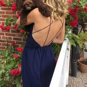 Klänning med öppen rygg - Klänning från Make Way. Endast använd 2 ggr. Storlek 34