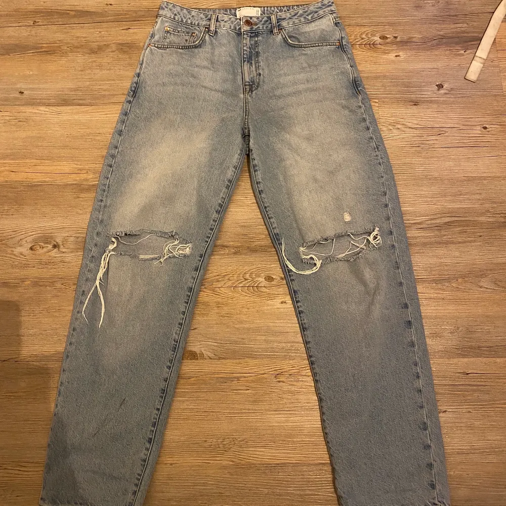 Ett par jeans feta jeans från asos använda få gånger, storlek 32/32. Jag är 185cm lång. Jeans & Byxor.