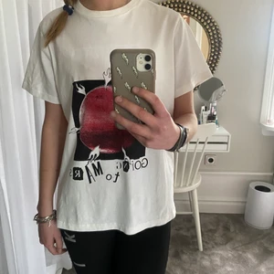 Ganni tröja - Så snygg ganni tshirt, använd ett par fåtal gånger. Nypris cirka 1000