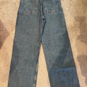 ❗️Mellanblå jeans från zara❗️ - 💕Säljer jeansen då jag inte använder de längre. Jeansen är i storlek 36💕