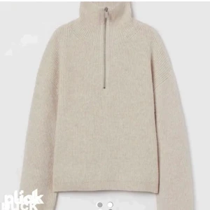 Hm stickad tröja  - Säljer denna fina stickade tröja från hm. Den är i väldigt bra skick och så fin💕