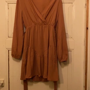 Klänning  - Aldrig använd 