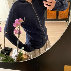 Kofta  - Så fin zip kofta med najs passform 