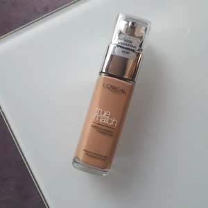 L'Oréal True match foundation oöppnad - Säljer en foundation från L'Oréal Paris i färgen 6N/Honey pga felköp. Oöppnad i förpackning från Lyko. Frakt tillkommer ✨️
