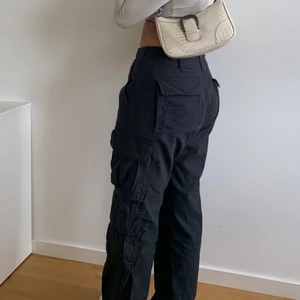 Brandit cargobyxor - Storlek M men passar L. Knappt använt. Köpta nyligen ❤️ Frakt tillkommer