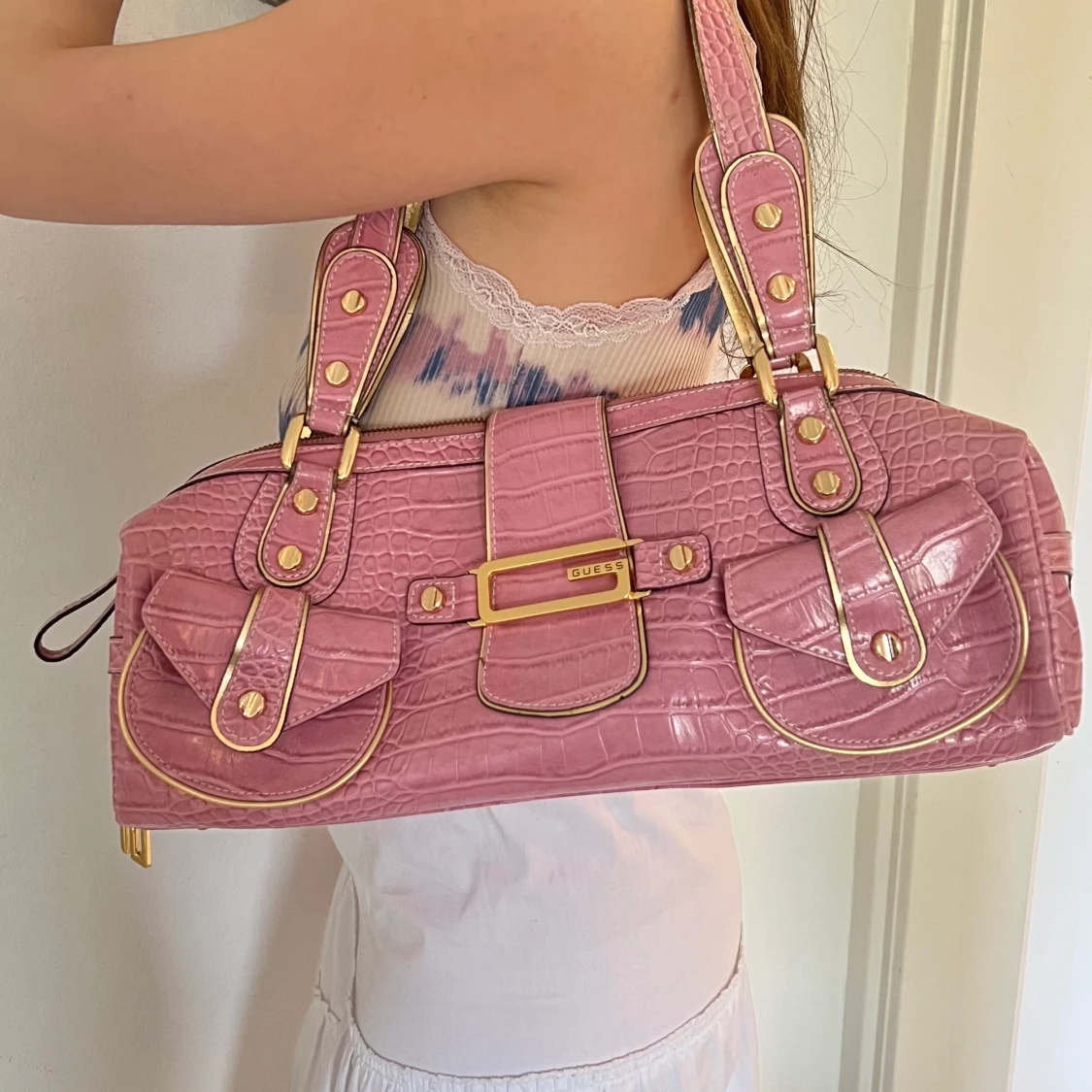 y2k rosa guess väska