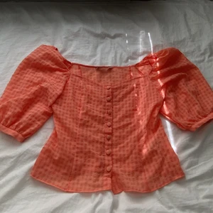 Blus  - Säljer min jätte fina blus i storlek L som aldrig används för 30kr 