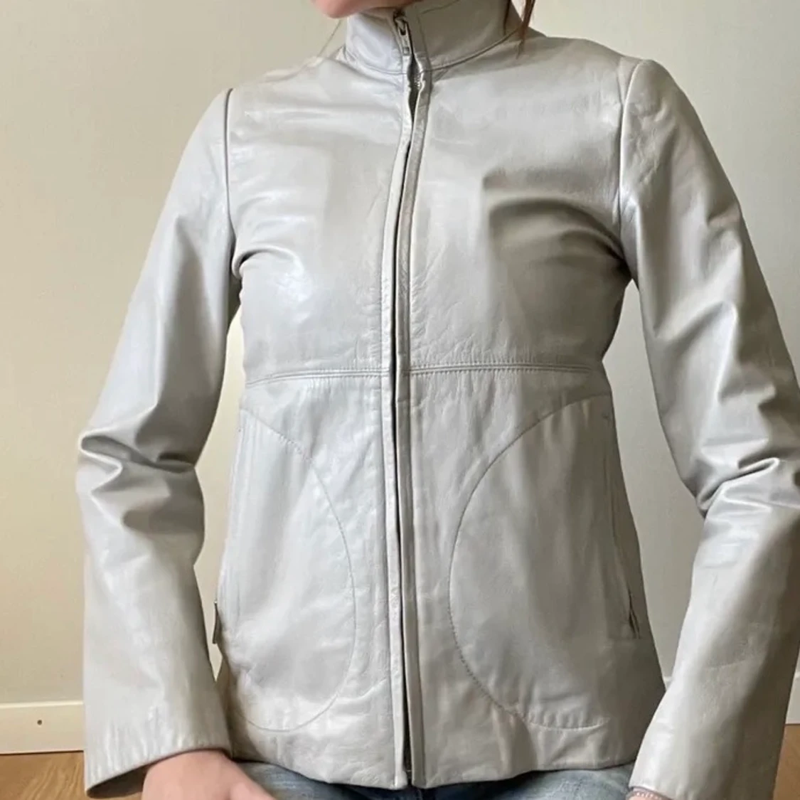 Otrolig skinnjacka  - 90