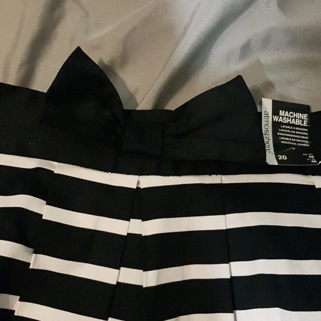 Svartvit kjol i taft  - 90