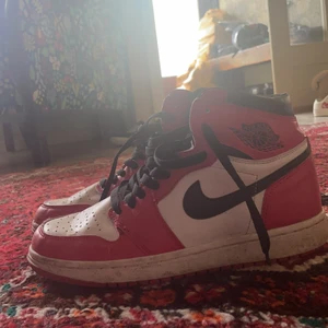 Jordans - Vet inte vad dem heter men köpte dem nya för 2k