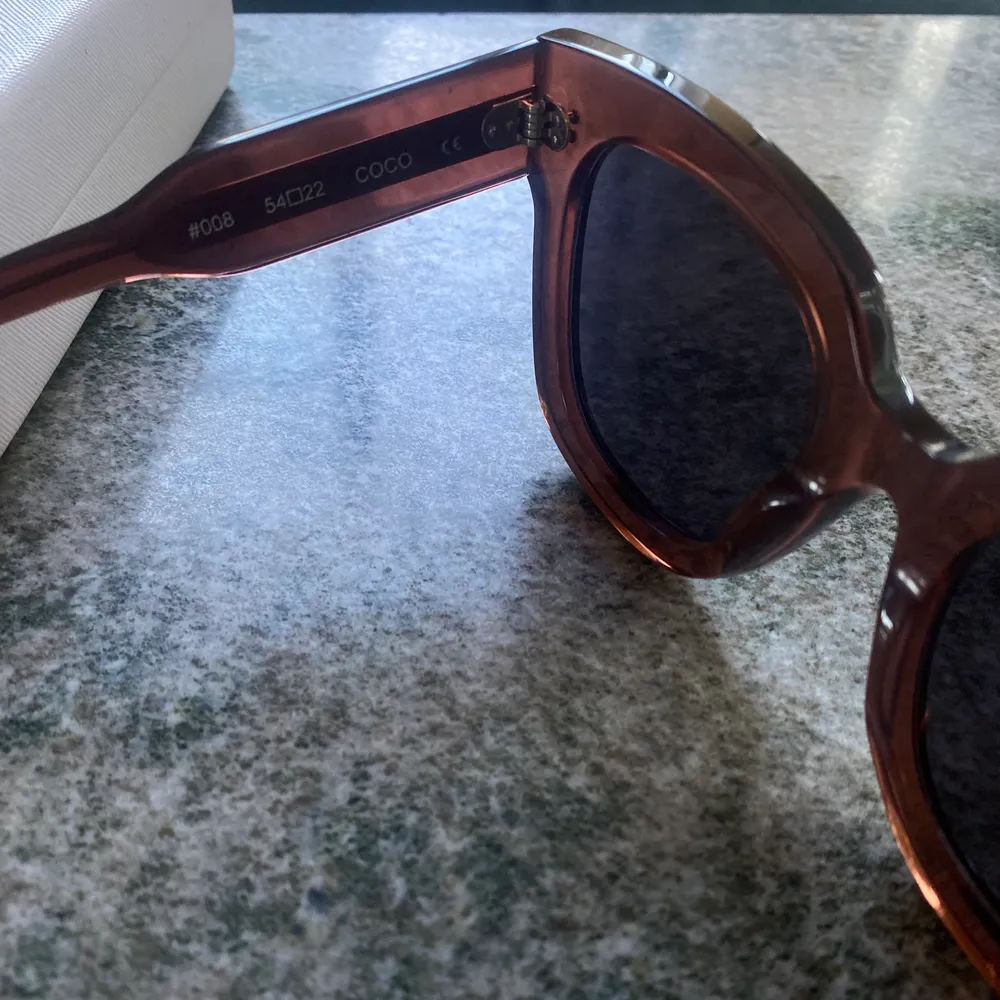 Ett par solglasögon från chimi eyewear i modellen 008 och färgen coco. 💞 i fint skick. Kan mötas i Stockholm. . Accessoarer.