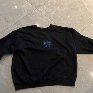 New York City - Oversized hoodie  - Fint skick inte använd en enda gång då jag beställde och den var för stor och skickades aldrig tillbaks. Storlek L oversized 