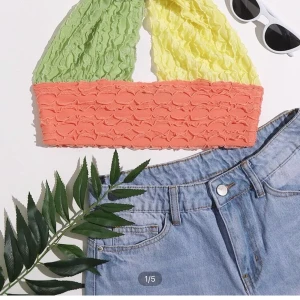 Shein topp - Säljer nu pågrund av att den är för liten, superfin till sommaren! Sitter mer som en S. Pris 30 kr plus 66 kr frakt 