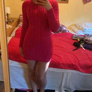 Polo Ralph Lauren klänning  - Använd ca 3 gånger, riktig (köpt i Schweiz) storlek L barn. Säljer för att den är för kort. Köpt för 1200kr