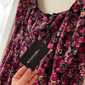 PLT klänning ny - Helt ny PLT klänning. Samma modell som på andra bilden men i en annan färg. Storlek 4, som en xs i storleken.