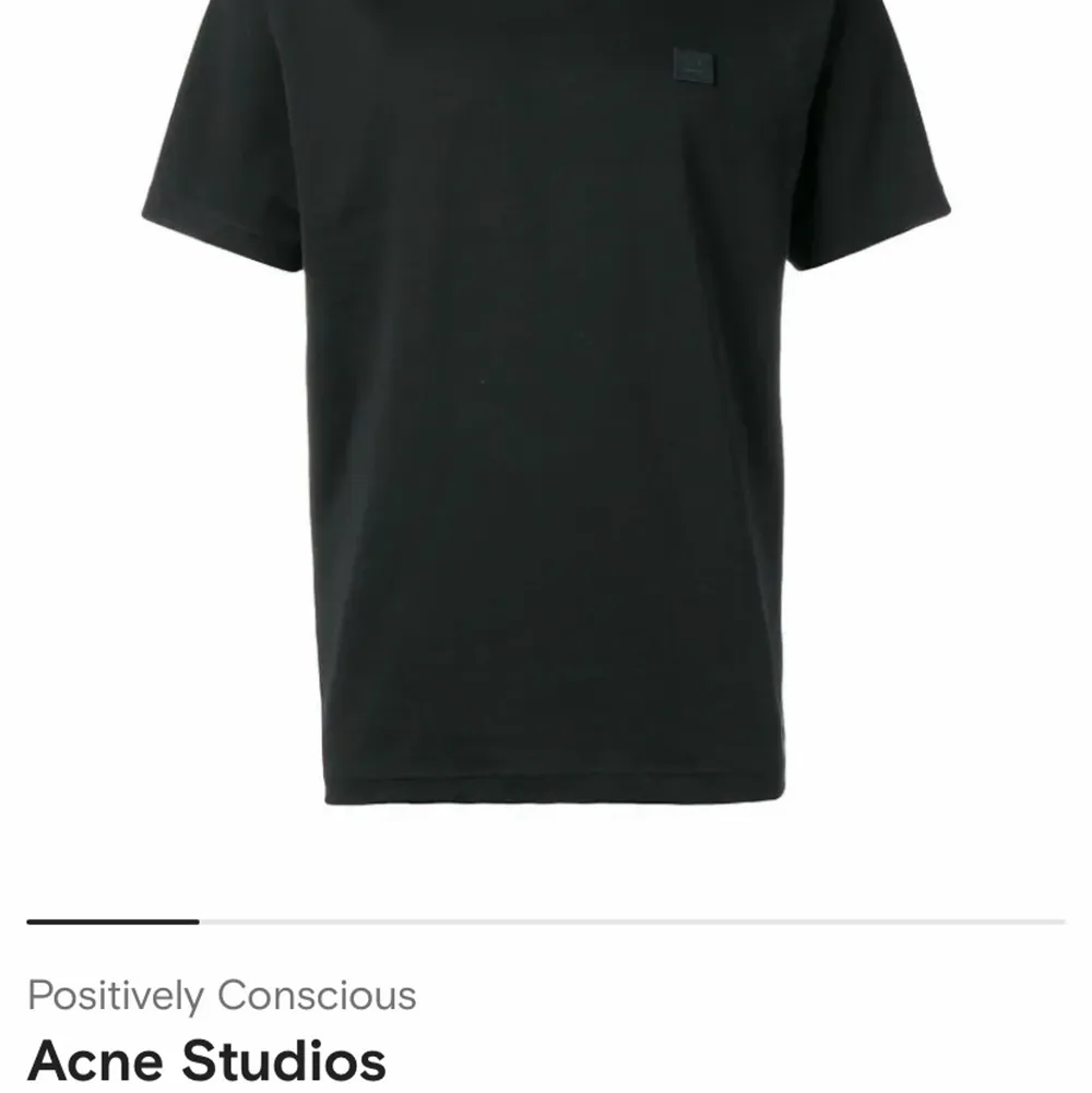 Säljer denna T-shirt från Acne Köpt på Farfech för 1100kr Oanvänd Storlek M/S 500kr. T-shirts.