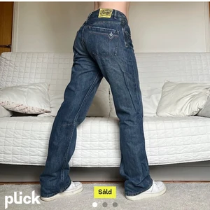 Lowrise Jeans - Säljer skit snygga lowrise jeans i W34! Byxorna är köpta på plick då det är lånade bilder och säljer pga att det ej passade mej så bra❤️