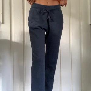 Marinblå mjukisbyxor - Från HM, strl xs
