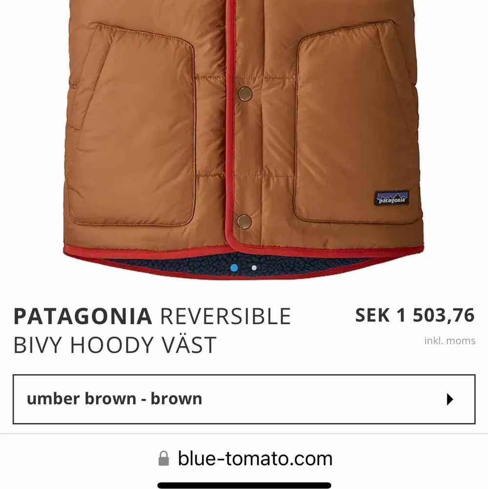 Vändbar patagonia väst, oanvänd!! Nypris 1500 mitt pris 1000kr. Storlek M i barn känns som en S i vuxen!! . Jackor.