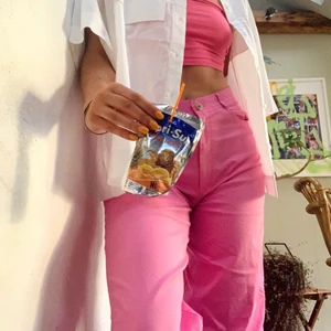 Rosa Byxor  - Rosa tunna byxor högmidjade, sparsamt använda. Storlek 38, för små för mig nu… Skriv för mer bilder!🌸