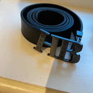 Svart Hugo boss bälte - Bra skick andvändts få gånger, 330 kr  med frakt.