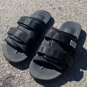 SUICOKE sandaler strl. 41 - Sandaler i fint skick som inte använd så mycket som jag vill så dags att gå! Storl. 41 men passar 39-41