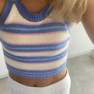 Topp - topp från zara som inte kommit till användning. Storlek M men passar mig som vanligtvis brukar ha S. Finns snören som man själv knyter där bak 💞