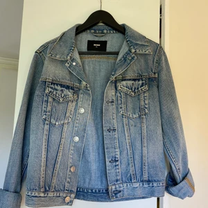 Jeansjacka - Supersnygg jeansjacka från bikbok som tyvärr inte passar mig längre