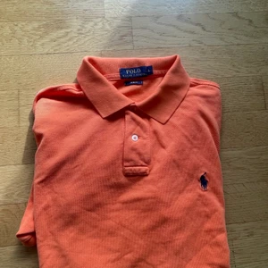 Ralph lauren piké - Ralph lauren piké i stl L, har använt den två gånger och inte mer.  