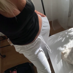 Lågmidjade linnebyxor  - INTRESSEKOLL på mina lågmidjade linnebyxor från hm! Vad jag vet är de helt slutsålda 💖💖 Köp direkt för 500kr