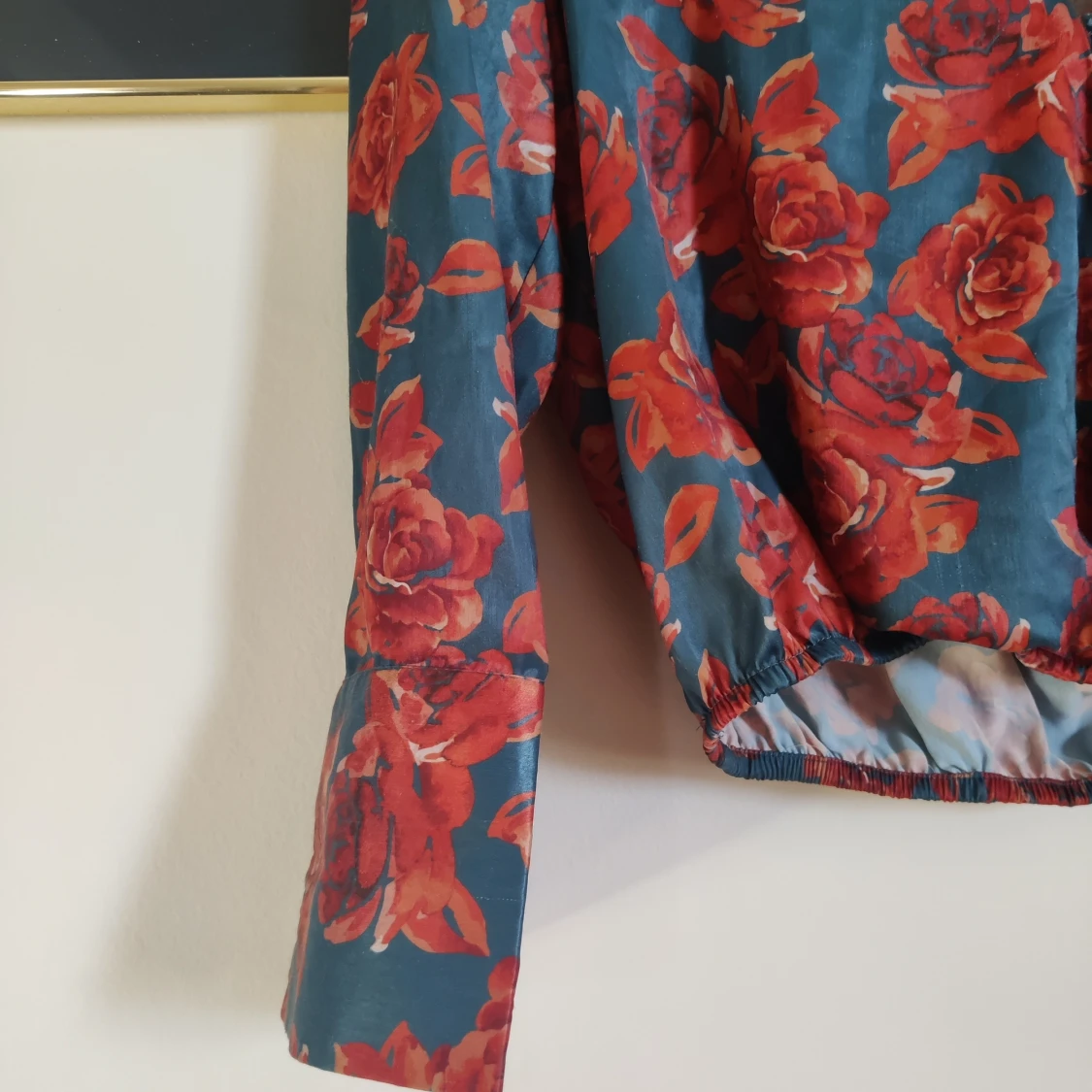 Blommig blus från NA KD - 91