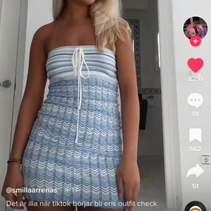 Bershka klänning  - Lånade bilder!! Säljer denna supersnygga klänning ifrån Bershka, den är i nyskick. Skriv för fler bilder 