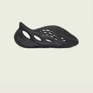 Foam runner onyx storlek 43 - Helt nya foam rnr onyx i storlek 43, priset går att diskutera vid snabb affär