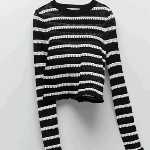 Stickad topp zara - Säljer denna stickade topp från zara. Använd några gånger men inga defekter. Tar bud från 220kr. Den är i storlek S.💓