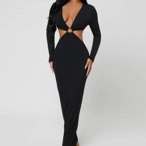 Svart klänning - Oanvänd. Strl S. Skriv för fler bilder. 59kr frakt