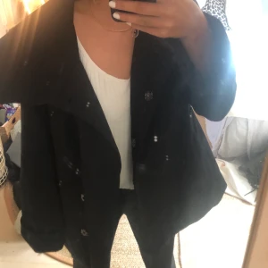 Kappa - Väldigt lik arket kappan💓💓köp nu för 800, annars buda!💓arket kappa   TRYCK INYE KÖP NU!