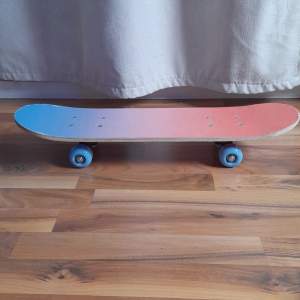 Liten skateboard för barn/blå råsa