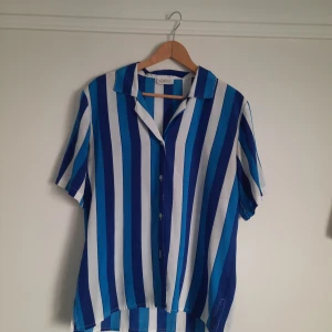 Vintage blus  - Cool blus i strl 36, vintage. Mycket fint skigk 