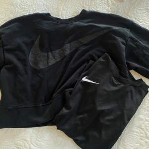 Nike sweatshirt och en Nike tshirt. Säljes ihop. Båda stl S. Fint skick!