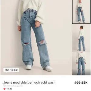 Säljer dessa snygga slitna jeans från NA-KD därför att de inte kommer till så mycket användning🙁 jag är ca 155 cm och har klippt av jeansen men de är fortfarande för långa för mig. Dom är nästan helt oanvända då jag använt dem ca 5 ggr👍🏻 Frågor? Skriv!!