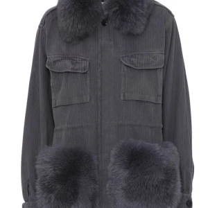 Custommade Jacka GAMLA MODELLEN!!!! Toppskick!  - Säljer min älskade Custommade jacka pga att jag aldrig får användning för den längre. Det är den gamla modellen som jag personligen tycker är snyggare, men som inte säljs längre. Min är hemma så jag kan skicka egna bilder om ni behöver! Min är stl s/m<3