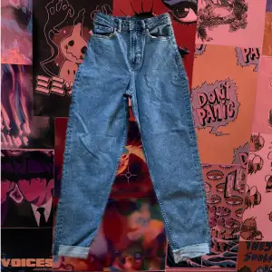 Ljus blå jeans som inte längre passar i storlek 34  Köparen står för frakten 
