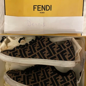 Fendi skor - Storlek: 42 Skick: 8/10    Äkta fendi skor, köpta från Farfetch.