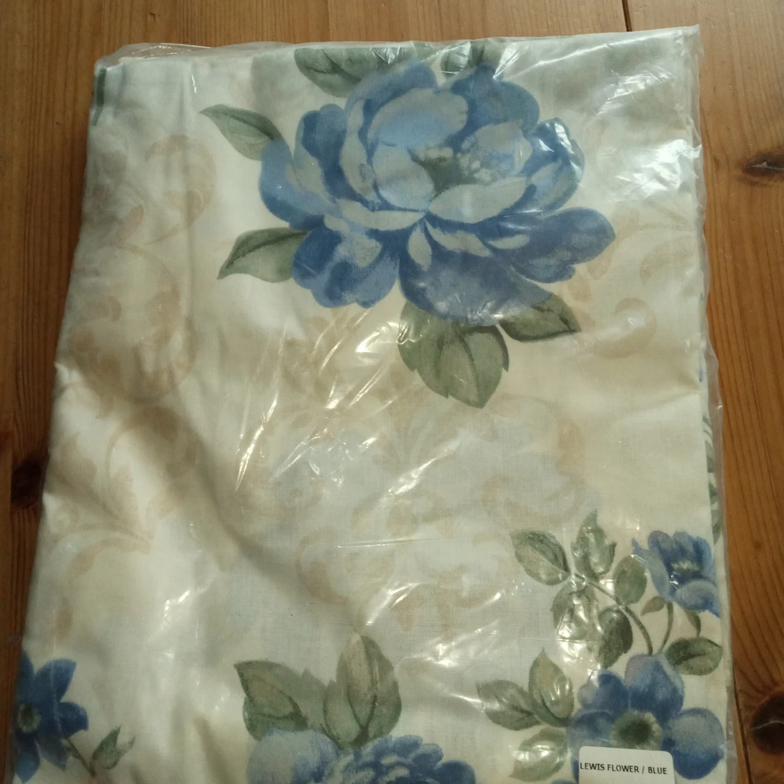 5 metersbunt gardintyg blommigt Lewis Flower Blå 40x250 . - 90