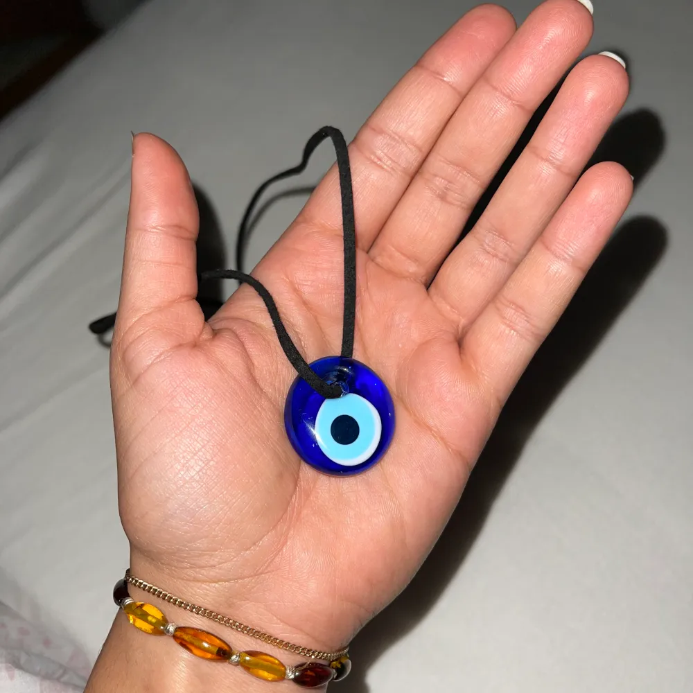 🧿mellan stor evil eye halsband med justerbar band 🧿Frakt 20kr. Accessoarer.